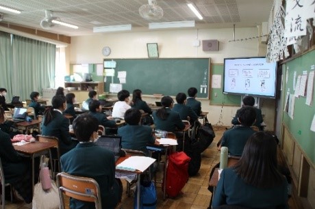 （デジタル教材活用事例）インターネットを使ってニュースの読み比べをしてみよう。【C4-2】